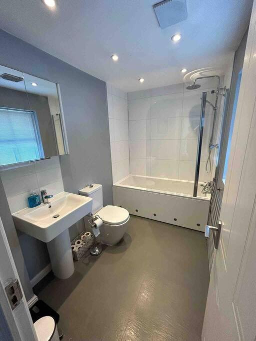 Home In Southsea With Hot Tub, Close To The Sea Portsmouth Exterior photo
